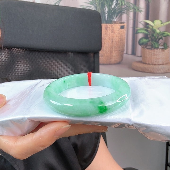 翡翠手镯未镶嵌正圈