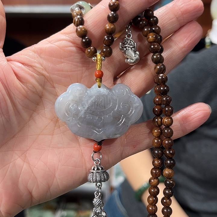 吊坠(赠链)未镶嵌和田玉（碧玉）