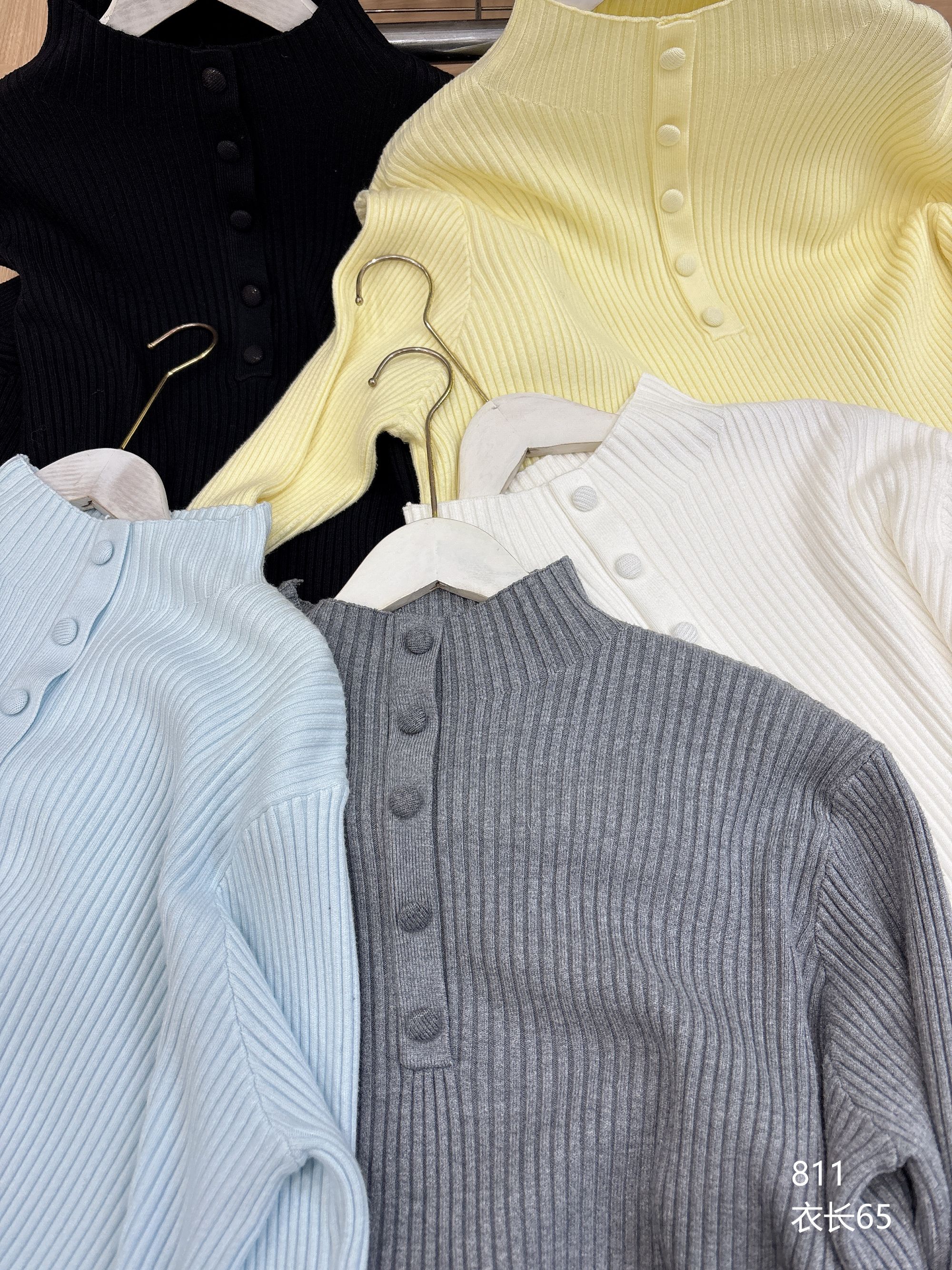 MOMO冬季新款百搭半高领纽扣针织衫811