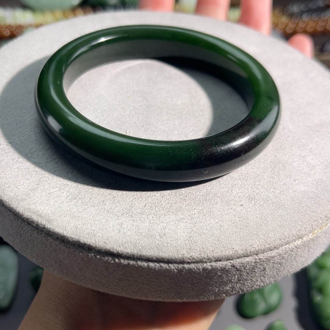 和田玉未镶嵌颈饰树*生菠菜绿红皮57定制