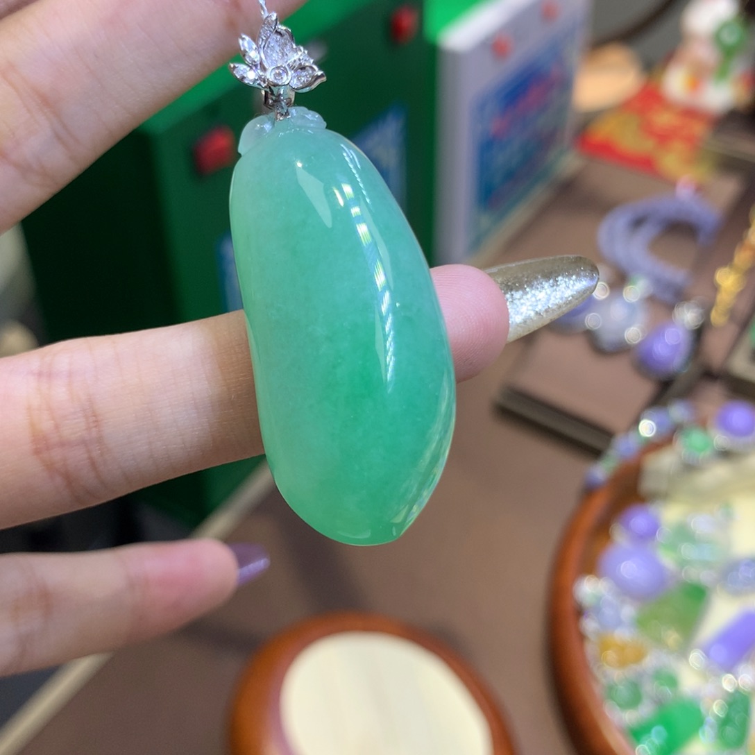翡翠18K金镶嵌颈饰翡翠