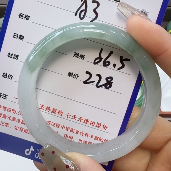 石英质玉手镯未镶嵌你****?