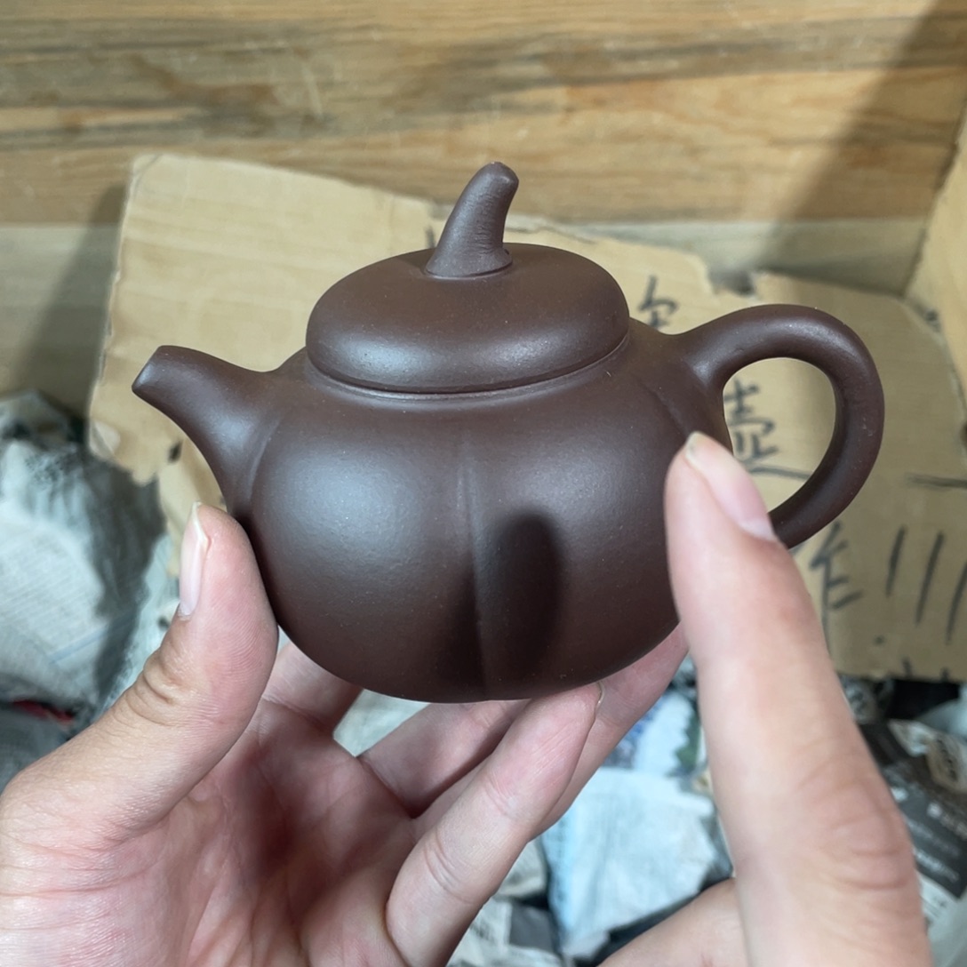 紫砂茶壶老厂紫砂壶一件。