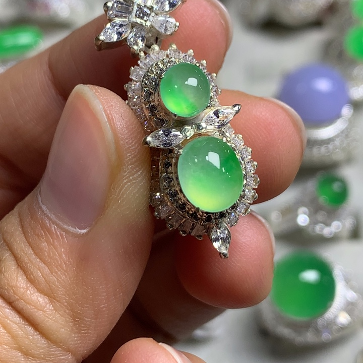 翡翠未镶嵌戒指铜托，卖裸石，需要二次镶嵌