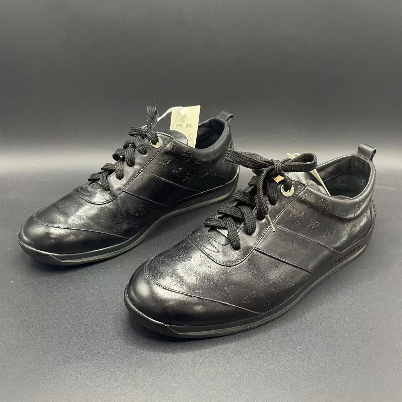 95新 LouisVuitton/路易威登 男士黑色低帮板鞋 41欧码 los197