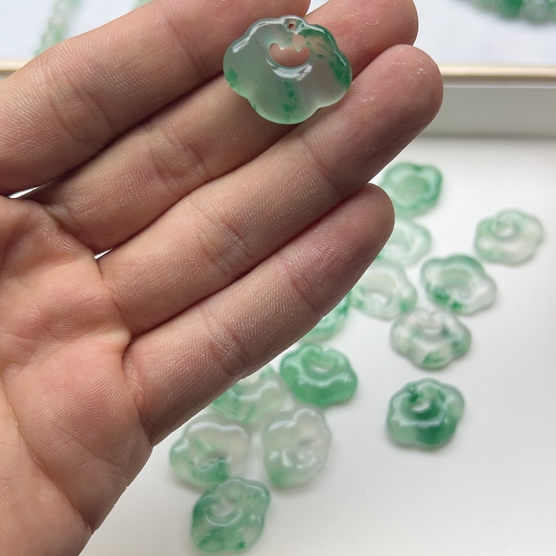 石英质玉颈饰未镶嵌