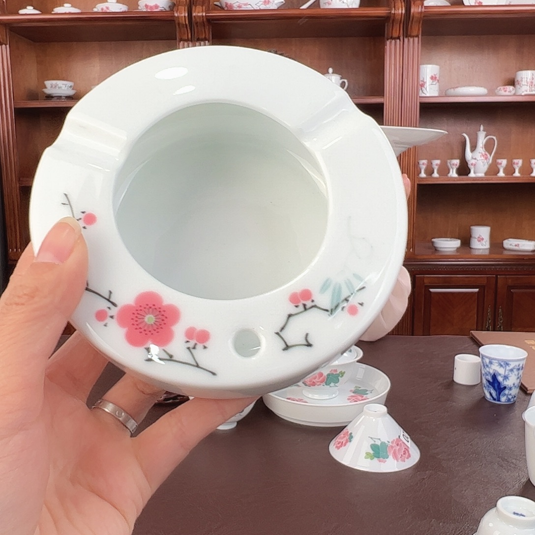 本***在瓷纪念版 红梅圆烟缸