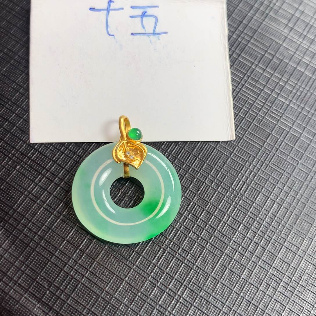 翡翠颈饰18K金镶嵌翡翠