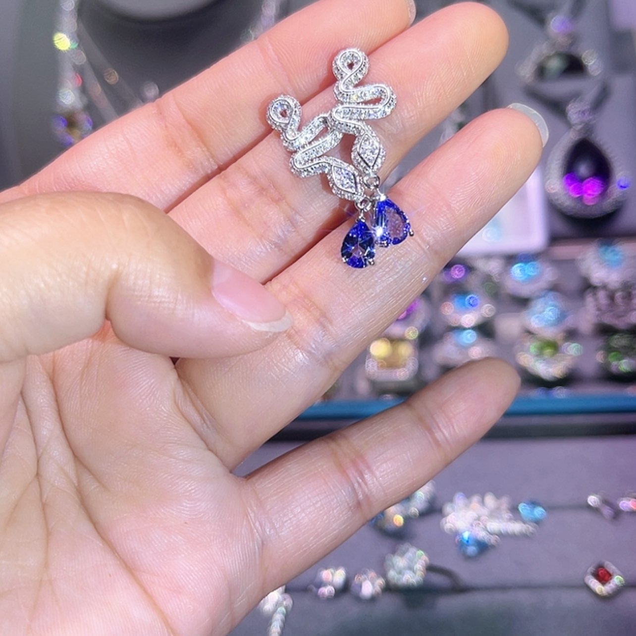 【闪购商品】坦桑石耳饰银S925镶嵌兔**丁