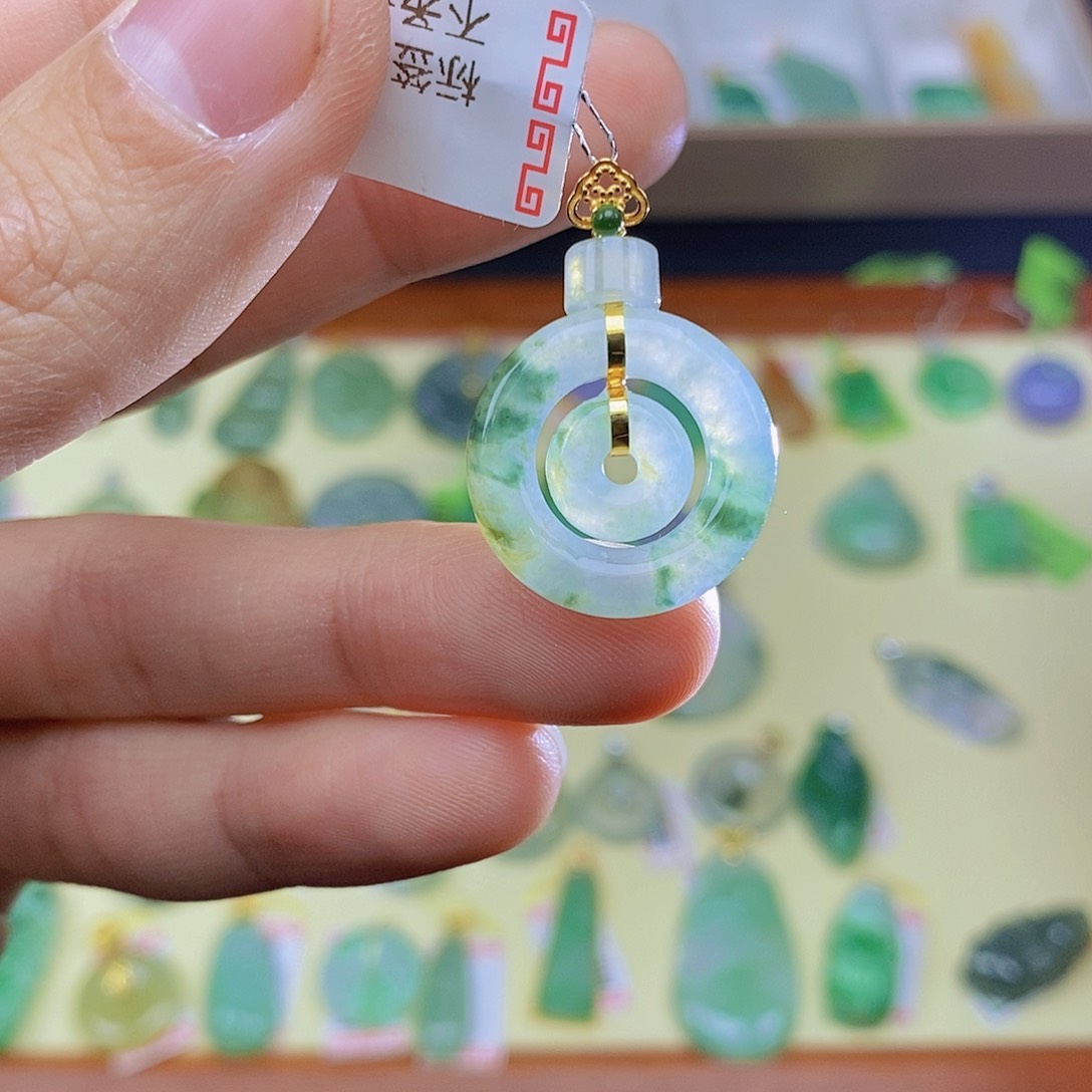 翡翠颈饰18K金镶嵌翡翠