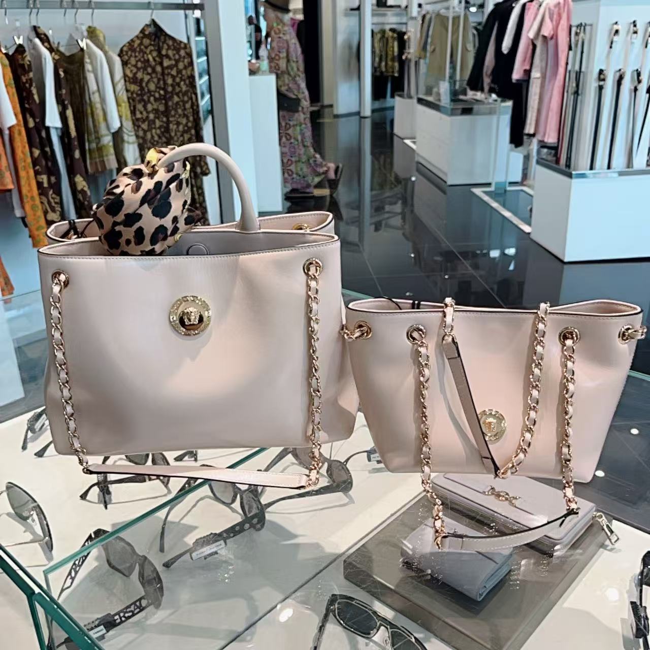 未使用 VERSACE/范思哲 女包美杜莎链条托特包