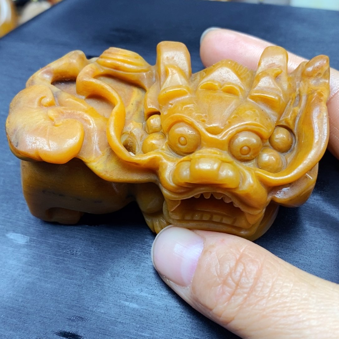 石英质玉（黄龙玉）颈饰未镶嵌