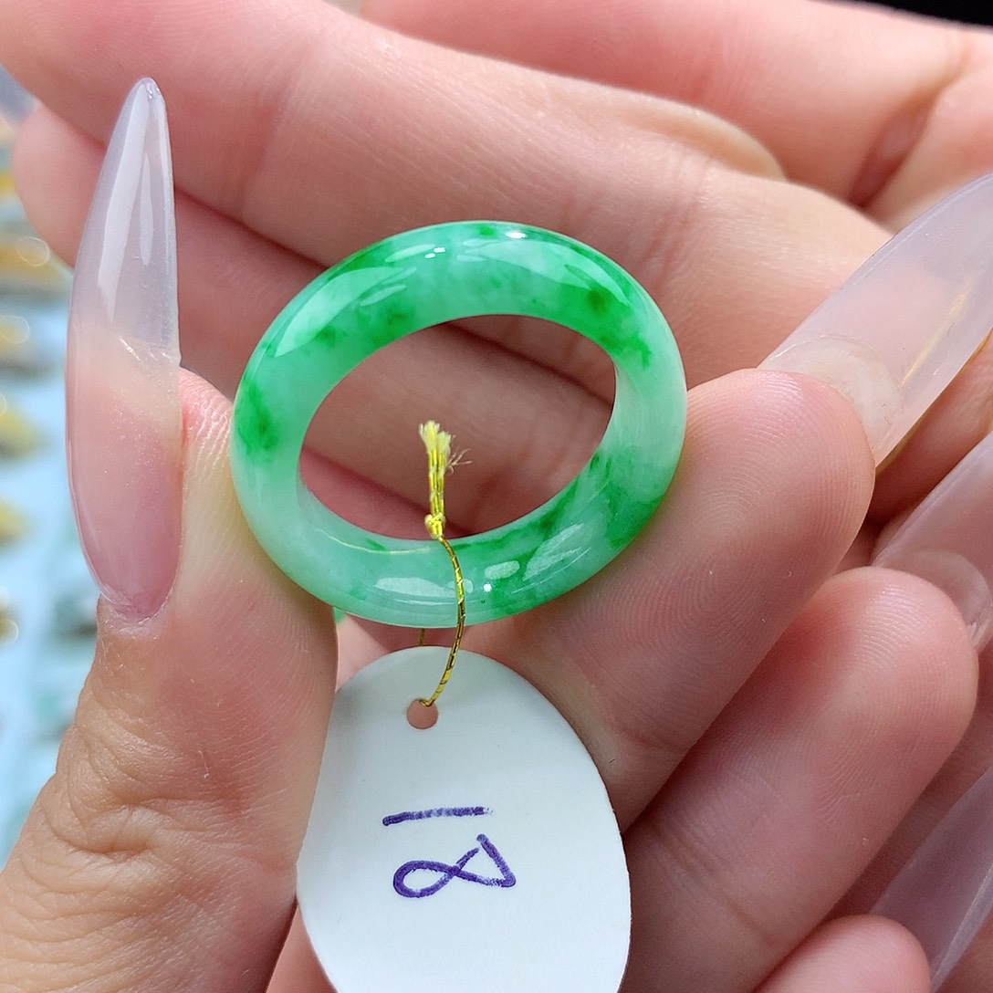 翡翠戒指未镶嵌18圈