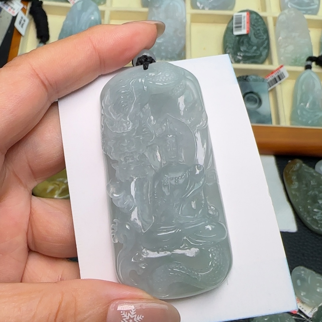 墨***成翡翠未镶嵌颈饰  