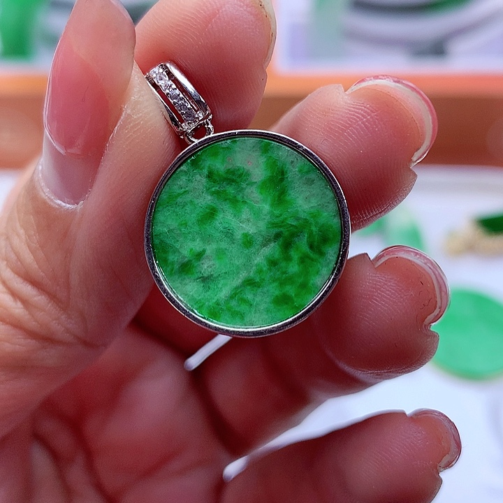 翡翠颈饰银S925镶嵌翡翠