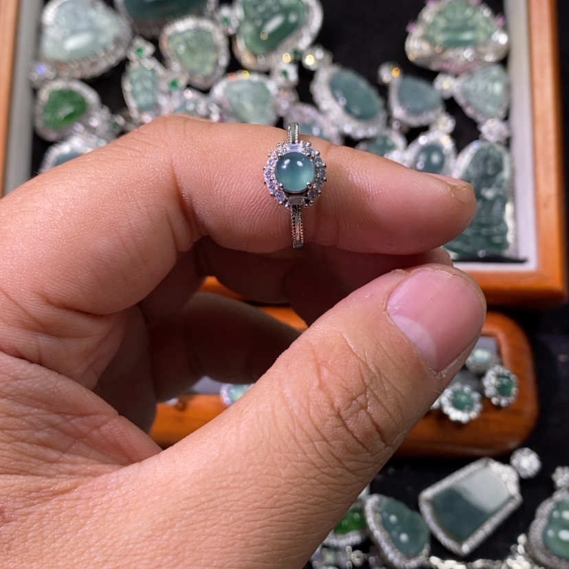 【闪购商品】翡翠颈饰未镶嵌天然