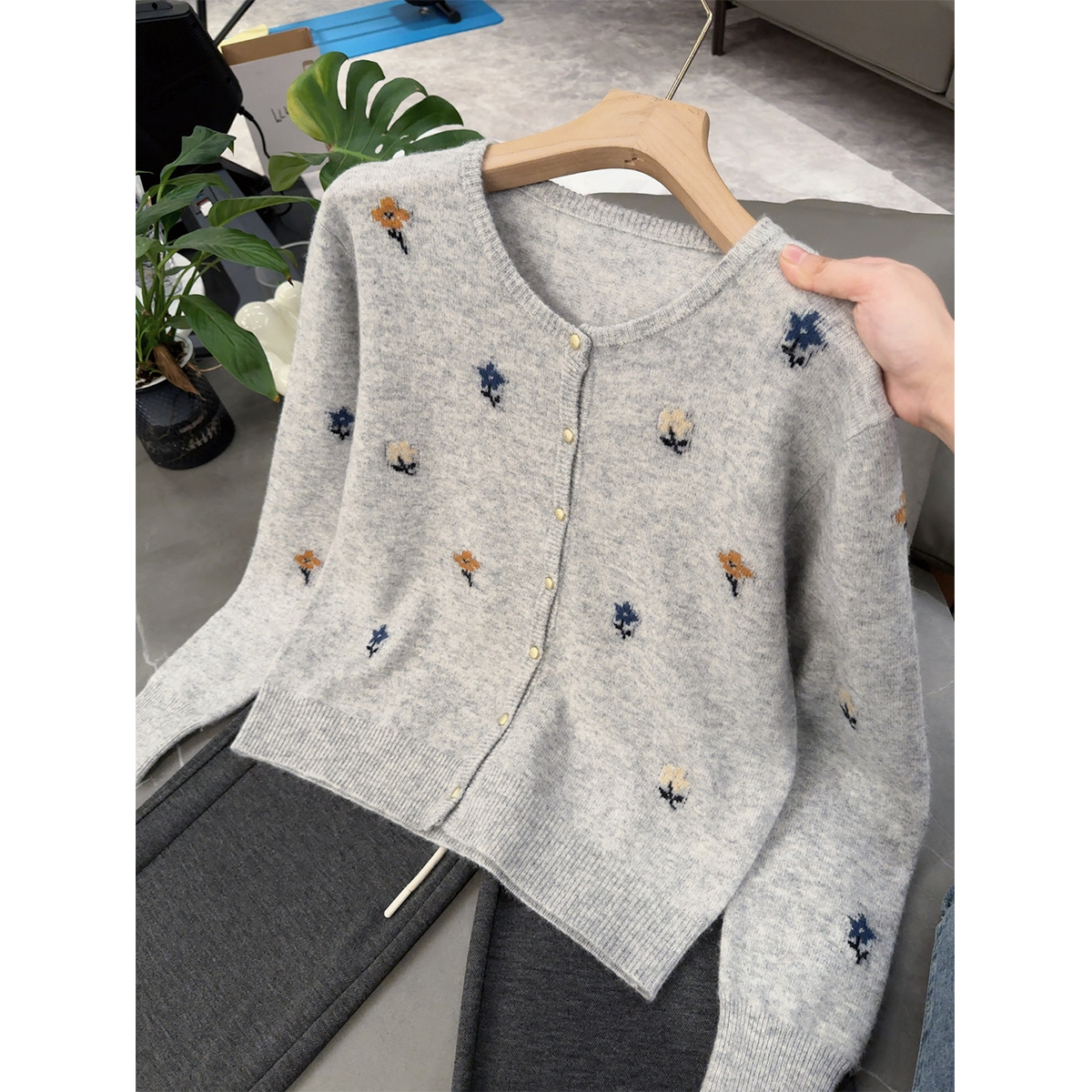 【繁花】秋季时尚休闲宽松圆领提花长袖针织开衫秋冬毛衣外套9482