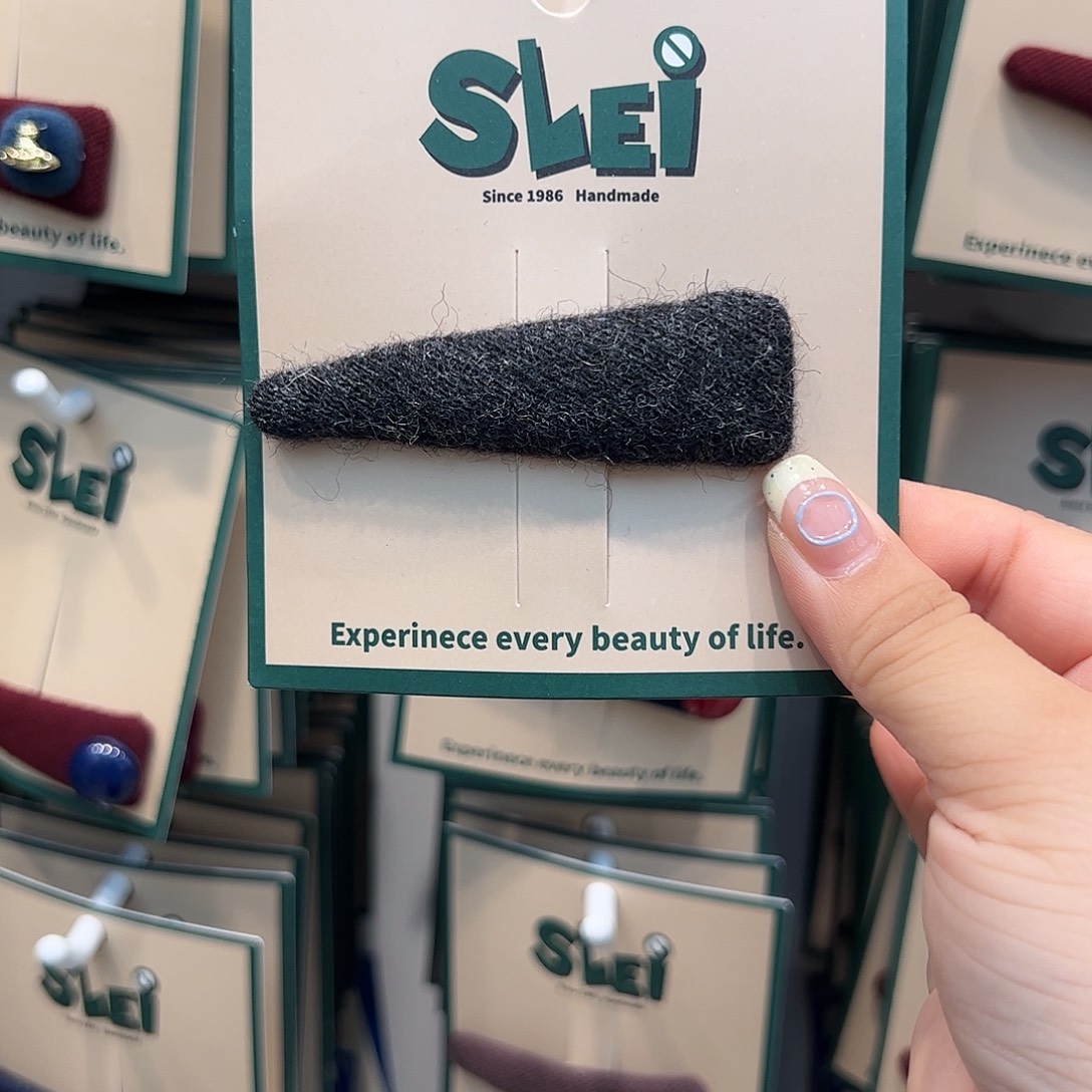 荀****非金属灰色毛线掰掰一只