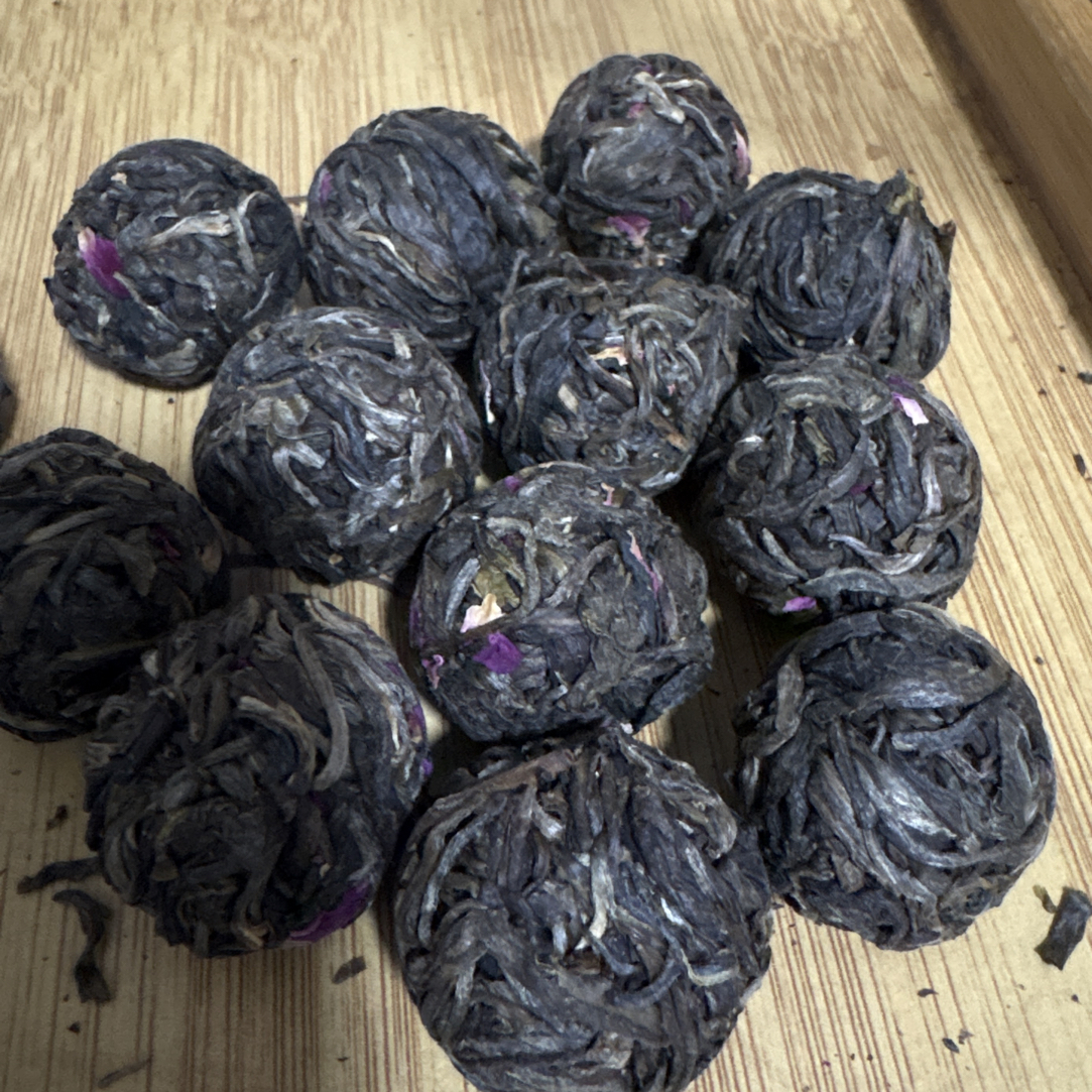 2025年慢来古茶园玫瑰生茶龙珠