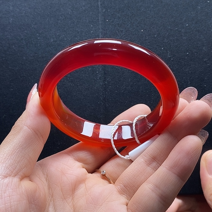 赵****手镯玛瑙/玉髓未镶嵌55.3