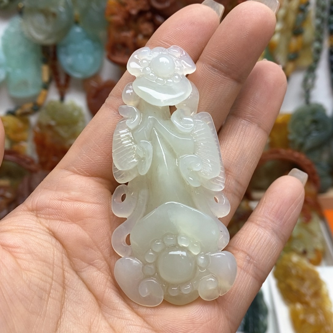 蛇纹石玉颈饰未镶嵌