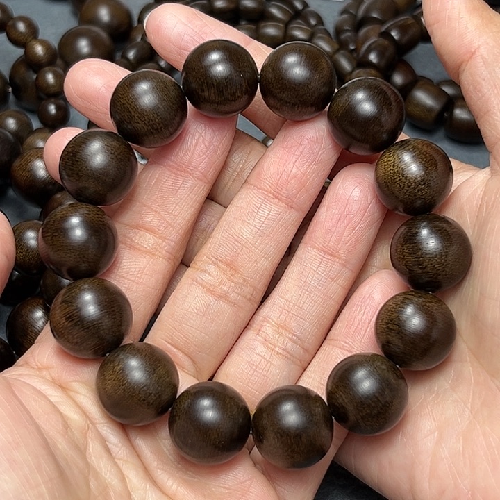 沉香手串白棋玉化