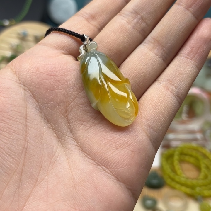 未镶嵌蛇纹石玉颈饰
