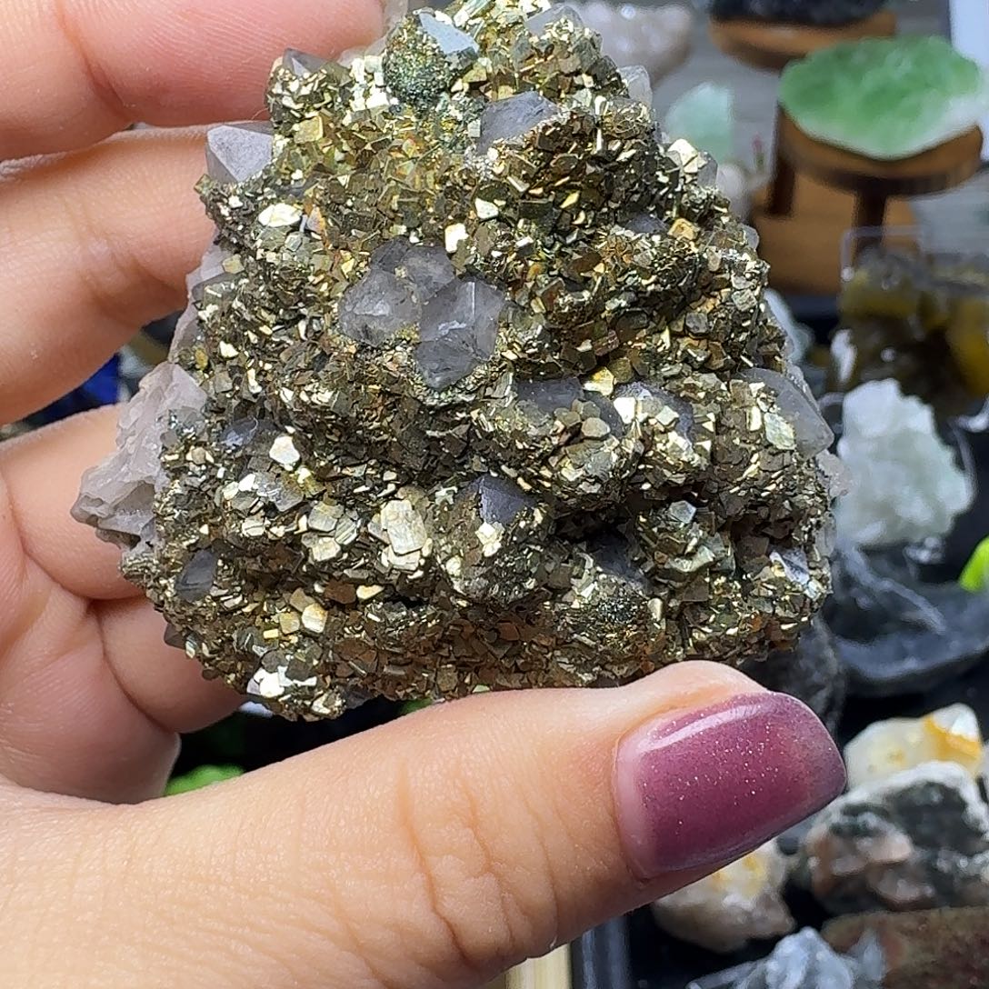 石材黄铁水晶共生摆件