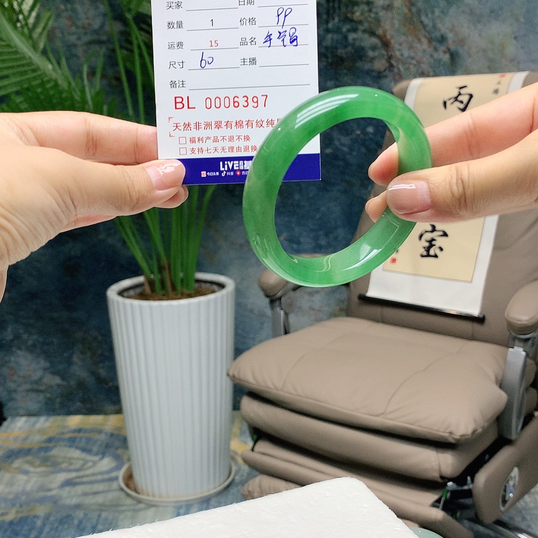 秋***水未镶嵌手镯石英质玉