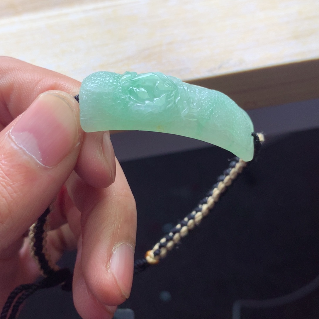 翡翠颈饰未镶嵌吊坠