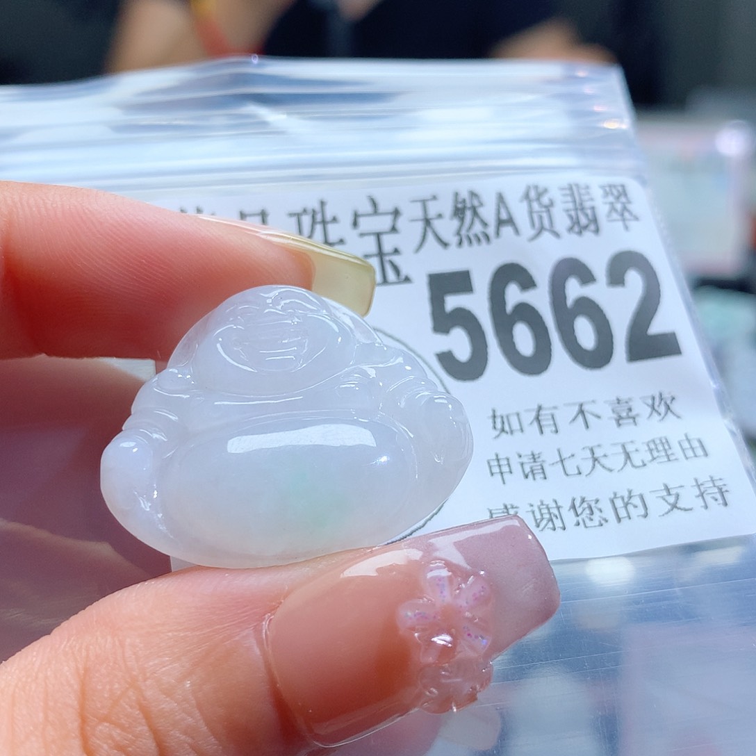 翡翠挂件未镶嵌，