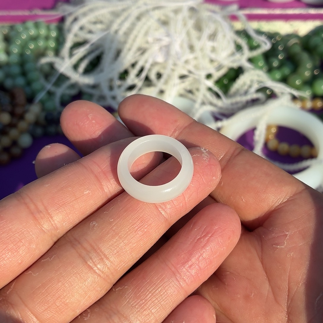 赵***赵和田玉未镶嵌颈饰