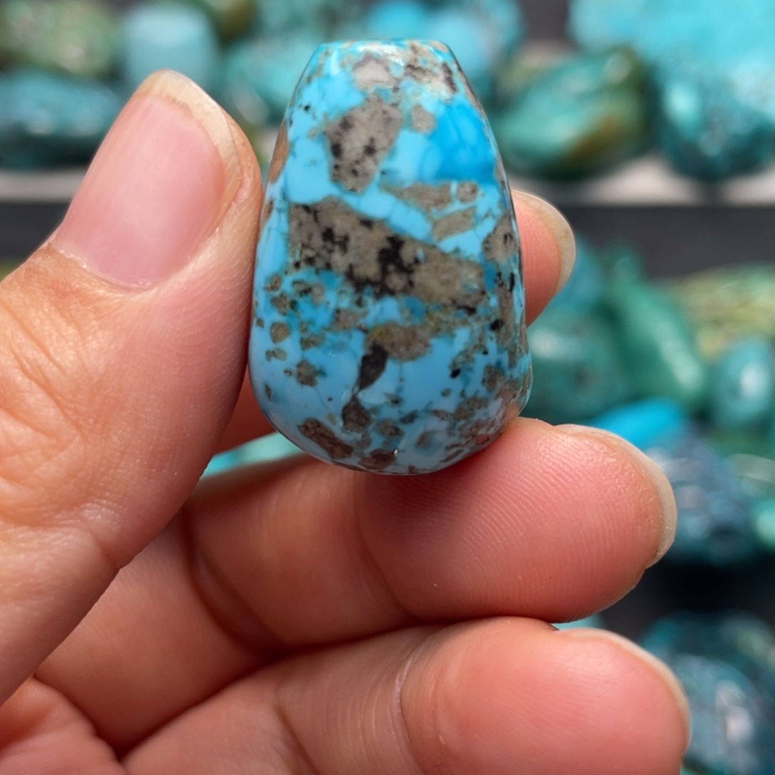 哲***绿松石未镶嵌颈饰