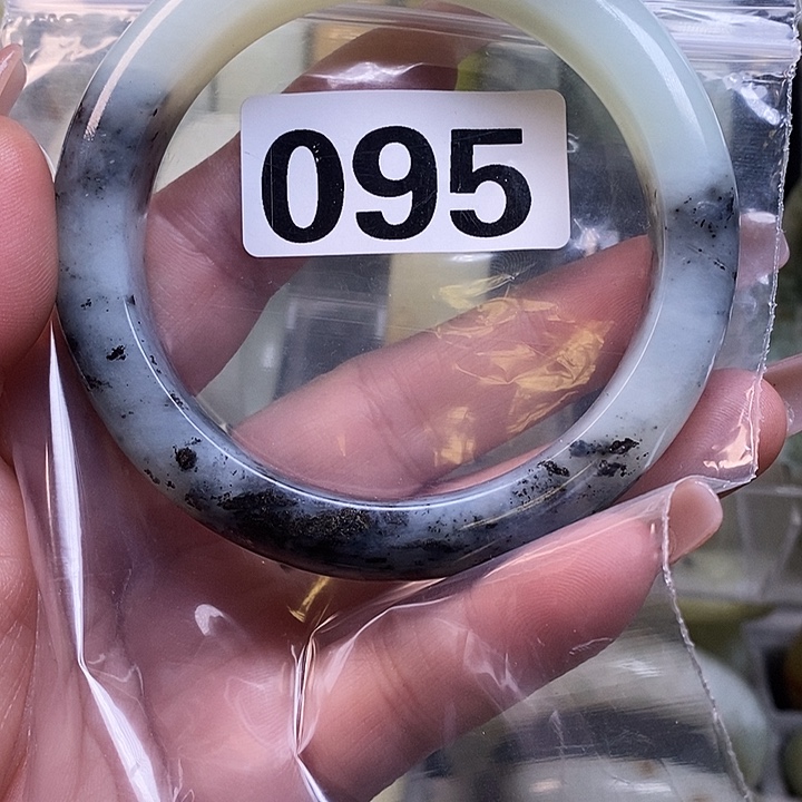 金***贵蛇纹石玉未镶嵌手镯