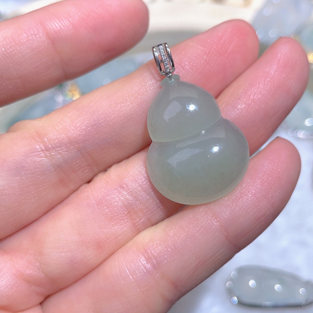 翡翠颈饰18K金镶嵌翡翠