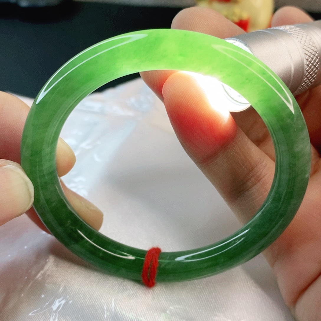 翡翠手镯未镶嵌53.7圈口圆条