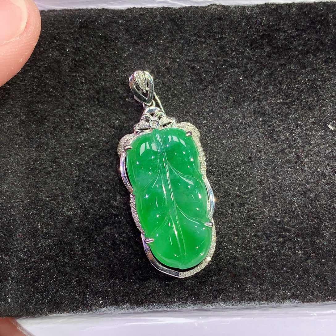 翡翠18K金镶嵌吊坠(赠链)