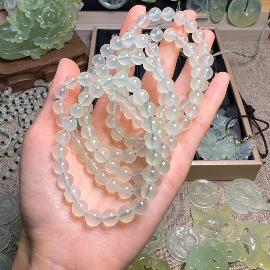 蛇纹石玉颈饰未镶嵌