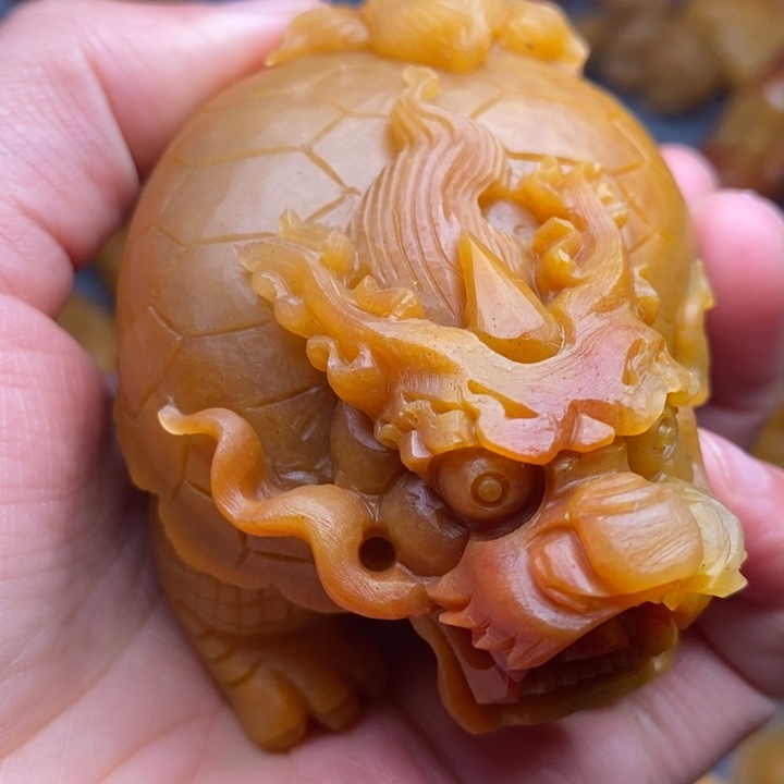 石英质玉（黄龙玉）合金颈饰