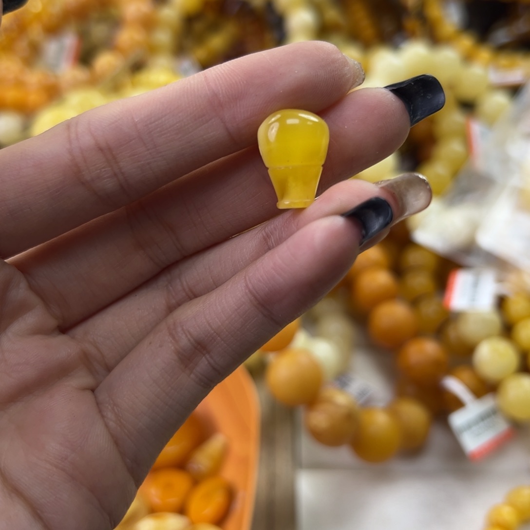 琥珀珠宝奇石未镶嵌