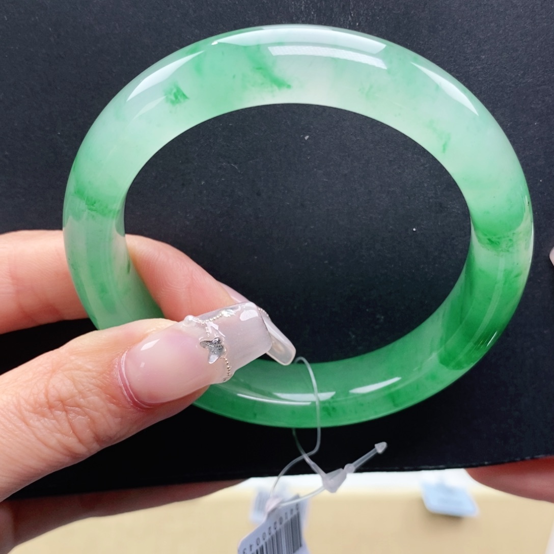 石英质玉手镯未镶嵌大*?