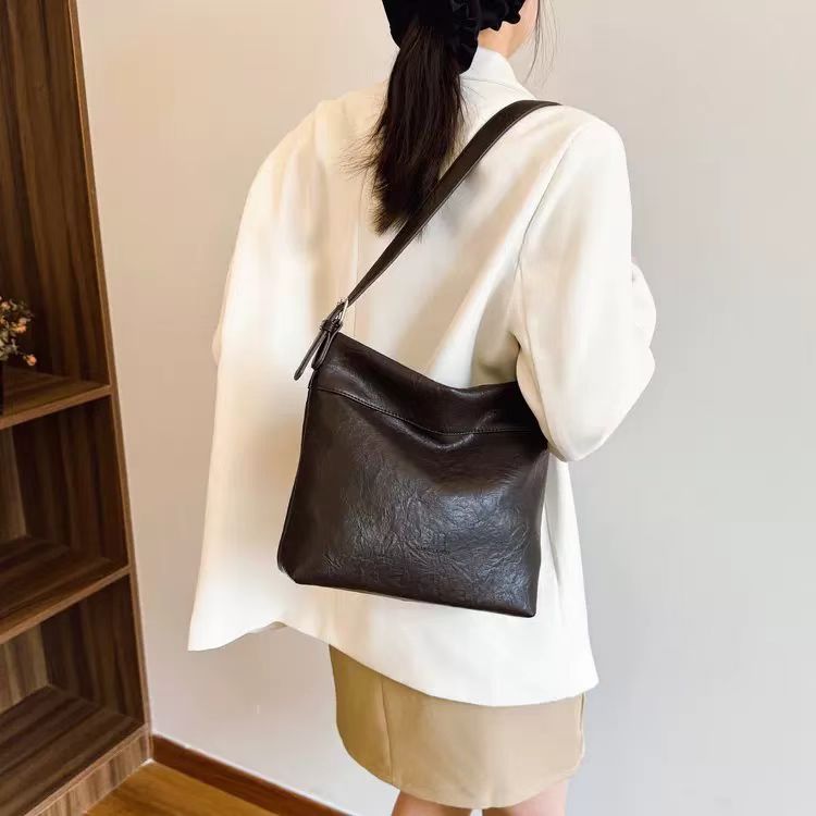 肆壹Y早春新款女包小众简约斜挎包