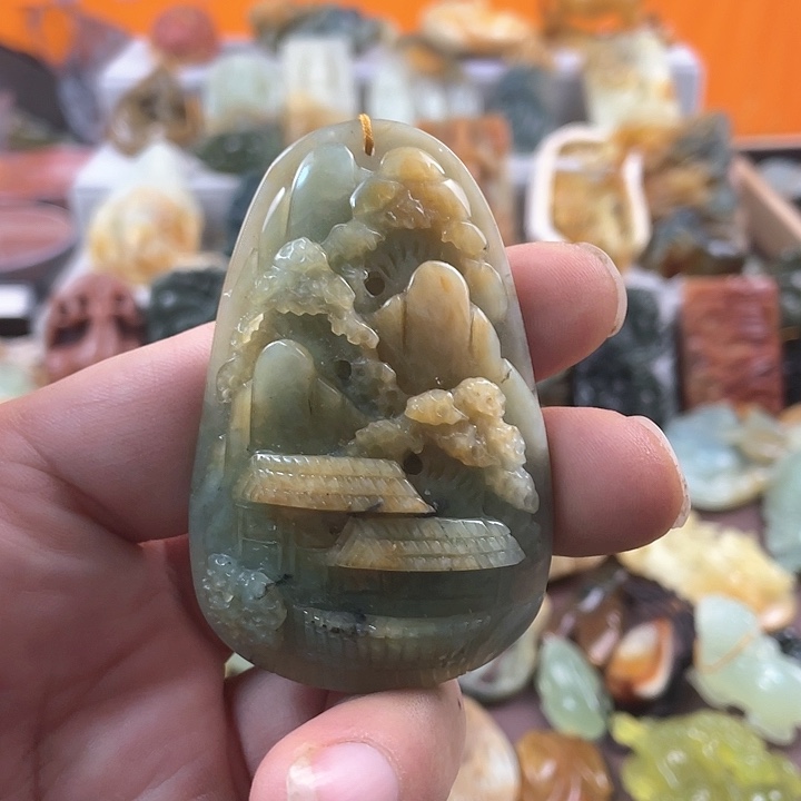 蛇纹石玉颈饰合金