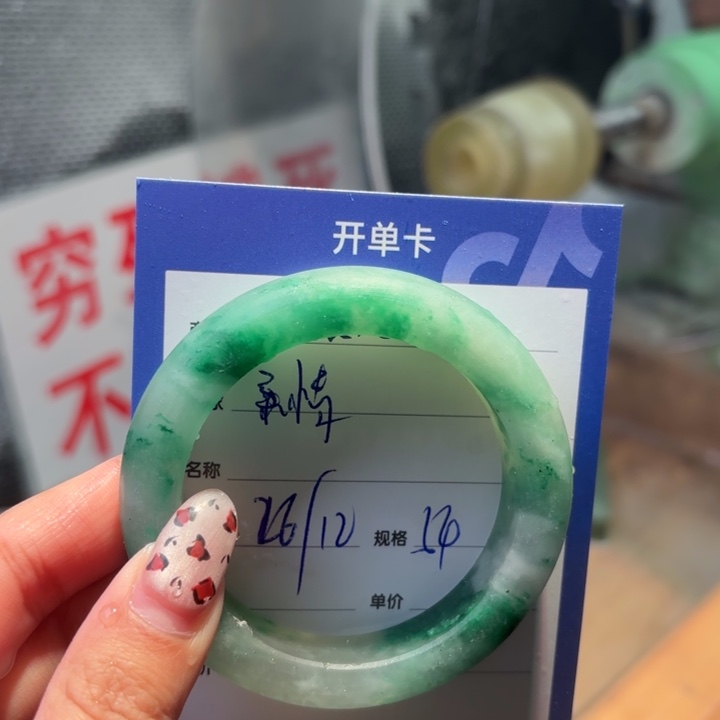 柔***情石英质玉未镶嵌手镯