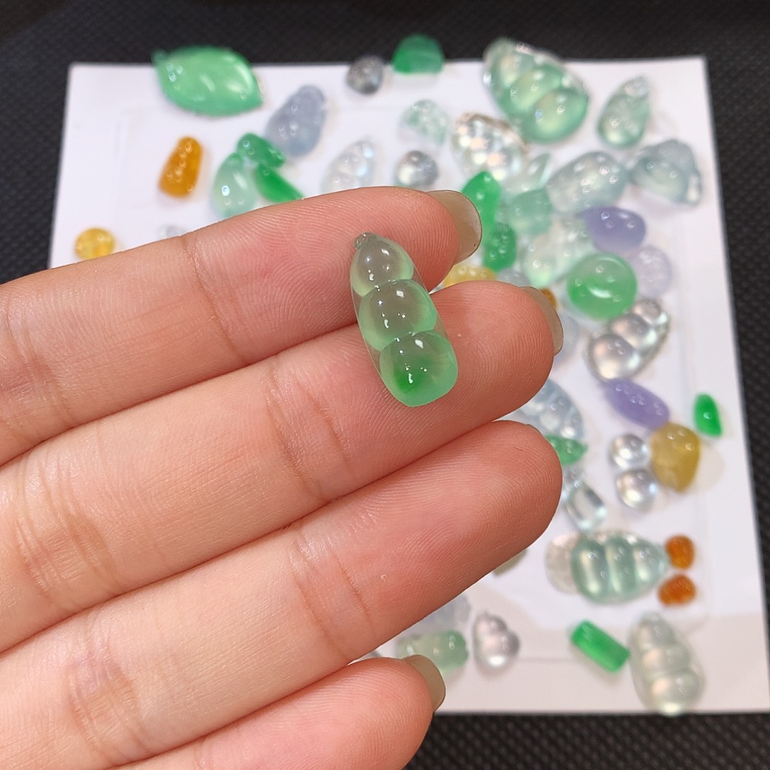 翡翠裸石饱满大福豆