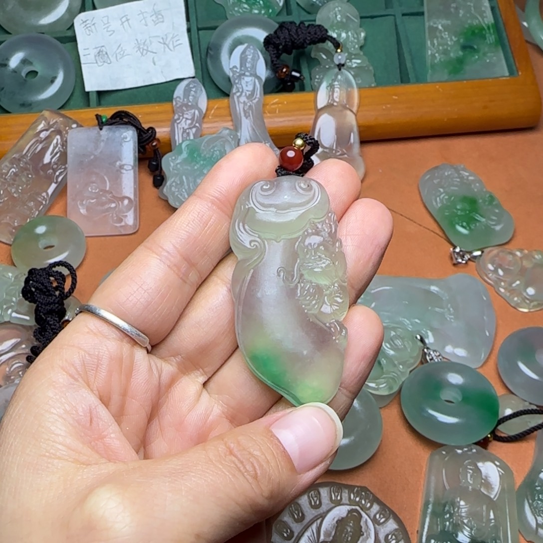 翡翠未镶嵌颈饰翡翠如意