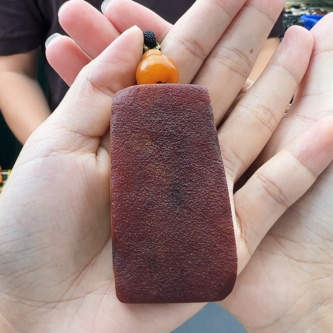 未镶嵌颈饰琥珀吊坠