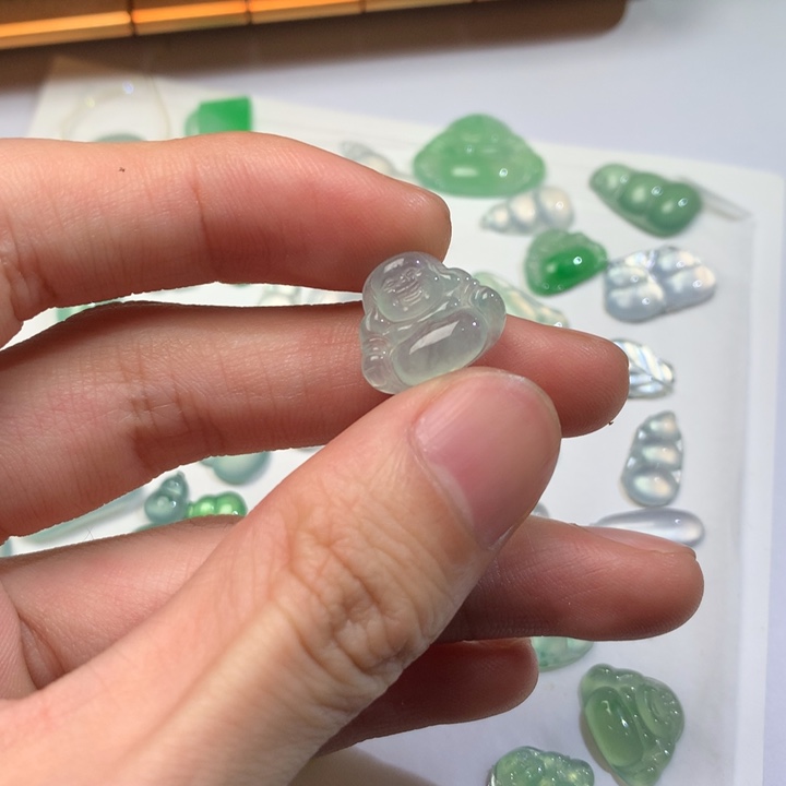 翡翠未镶嵌吊坠(不含链)佛