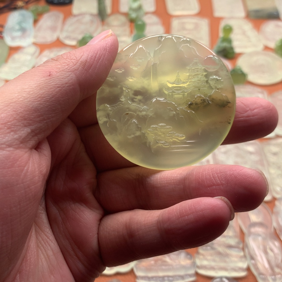 蛇纹石玉颈饰未镶嵌