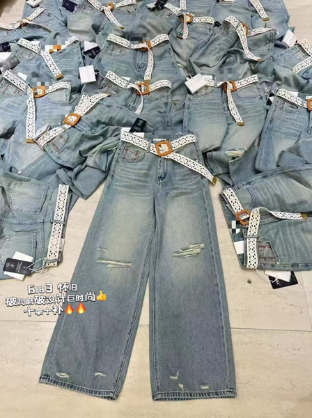 夏季时尚破洞微喇牛仔裤随性松弛感显瘦设计